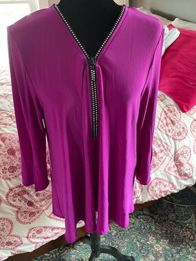 Joseph Ribkoff Top w/ Rhinestone Zip Detail Sz 12 great condition